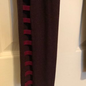 Dark maroon legging